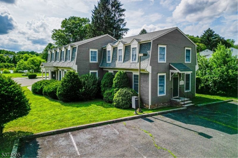 Attached, Exterior, Facade, Rowhouse