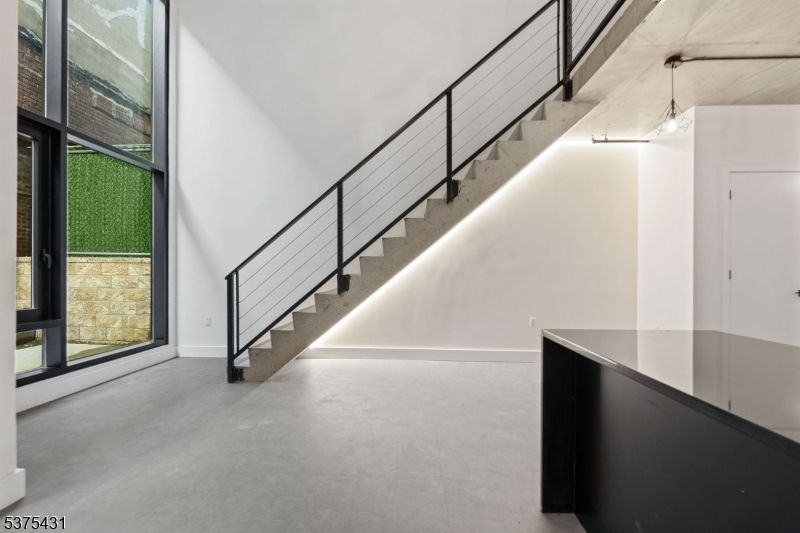 Empty room, Interior, Pendant Lights
