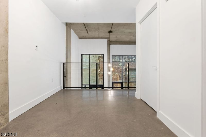 Empty room, Interior, Pendant Lights