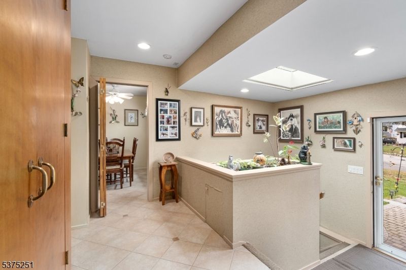 Dining room, Interior, Recessed Lighting