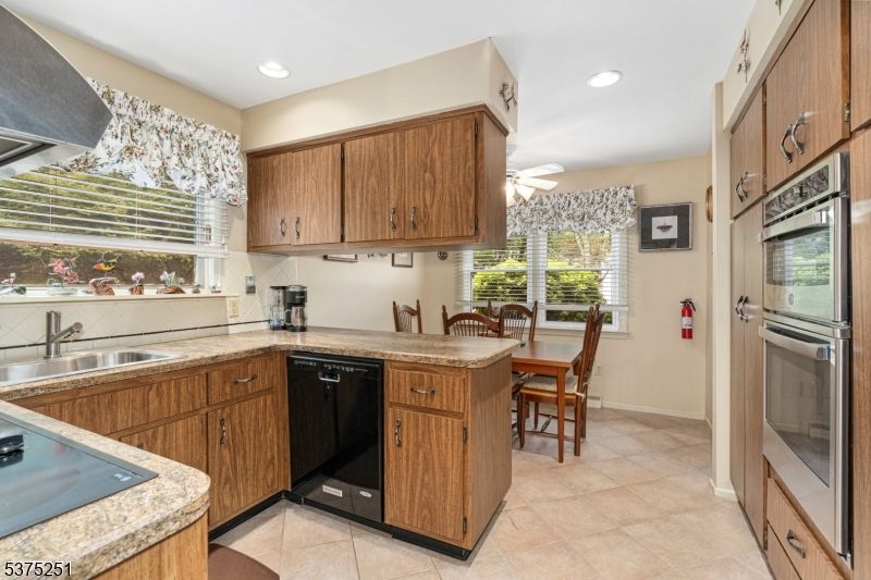 Dining room, Interior, Kitchen, Recessed Lighting, Stainless Steel Appliances