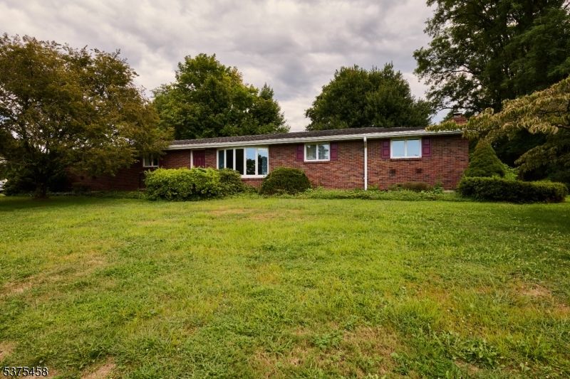 Backyard, Exterior, Facade, Brick Facade, Ranch