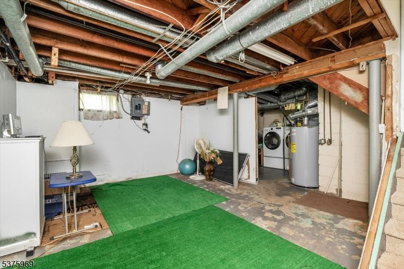Interior, Washer, Wooden Beams