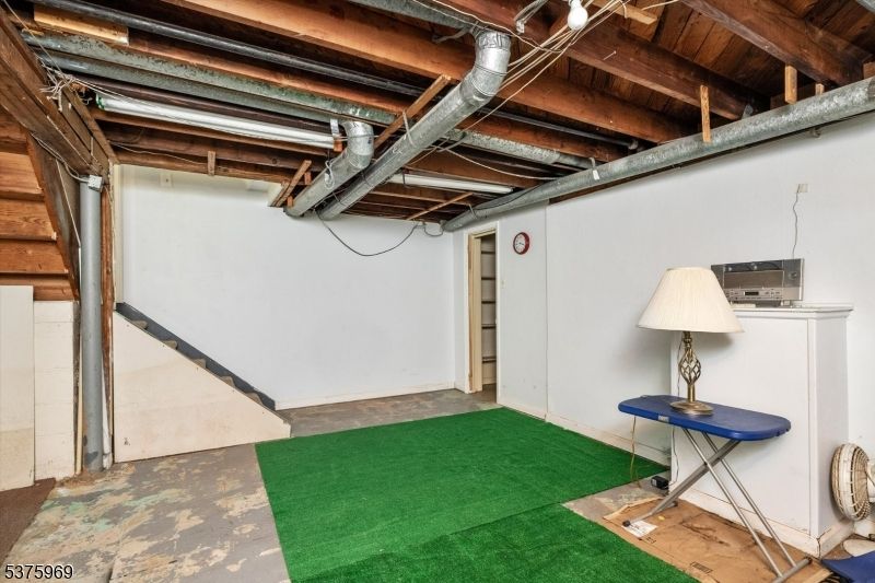 Empty room, Interior, Wooden Beams, Wooden Ceilings
