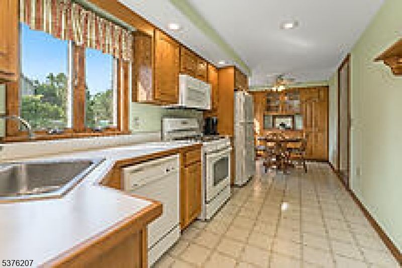 Chandelier, Dining room, Interior, Kitchen, Recessed Lighting, Stainless Steel Appliances