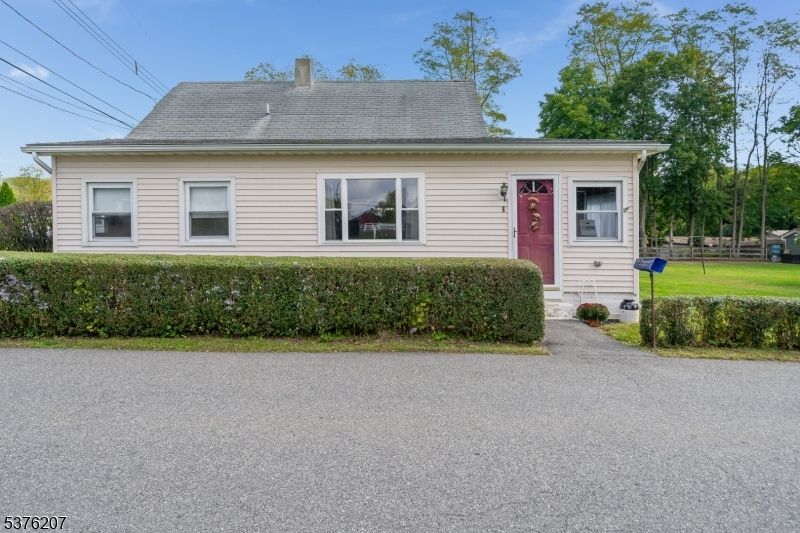 Backyard, Exterior, Facade, Cape Cod