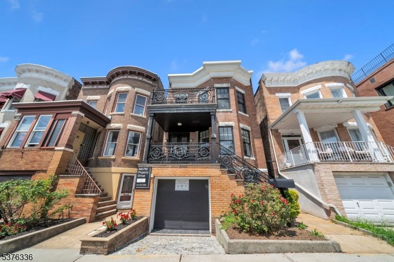 Attached, Exterior, Facade, Brick Facade, Rowhouse