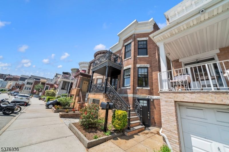 Exterior, Facade, Brick Facade, Rowhouse