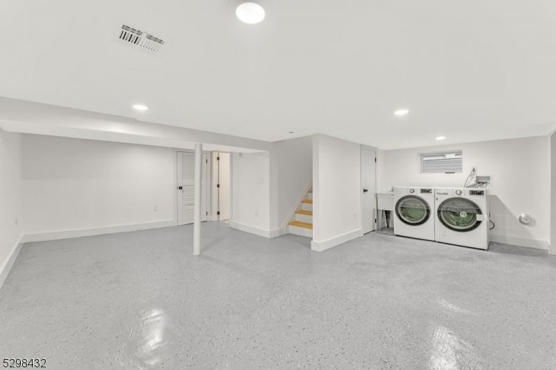 Empty room, Interior, Recessed Lighting, Washer