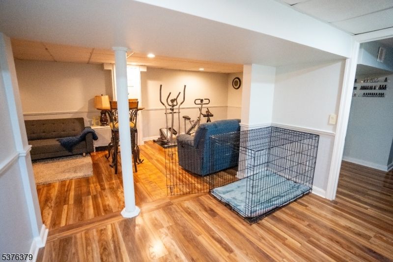 Fitness Equipment, Interior, Living room, Recessed Lighting, Wood Texture Flooring