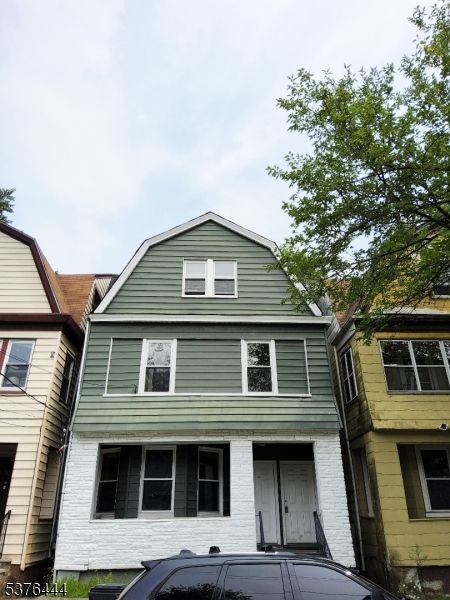 Exterior, Facade, Queen Anne Victorian