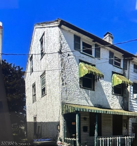 Exterior, Facade, Rowhouse