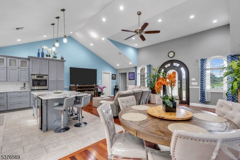 Dining room, Interior, Kitchen, Living room, Pendant Lights, Recessed Lighting, Stainless Steel Appliances