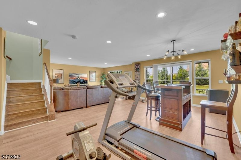 Fitness Equipment, Interior, Living room, Recessed Lighting, Wood Texture Flooring