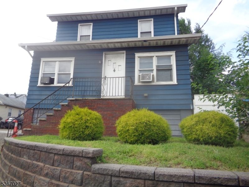 Exterior, Facade, Brick Facade, American Foursquare