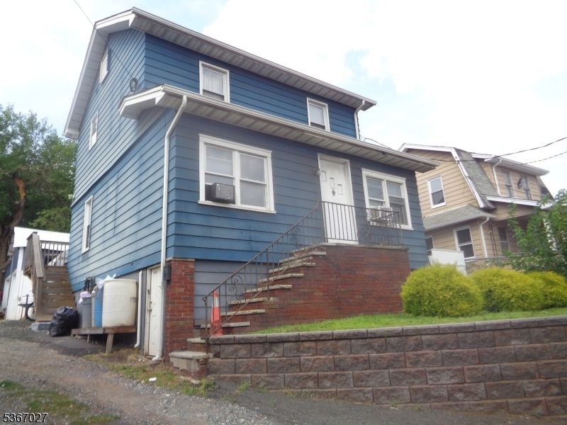 Exterior, Facade, None