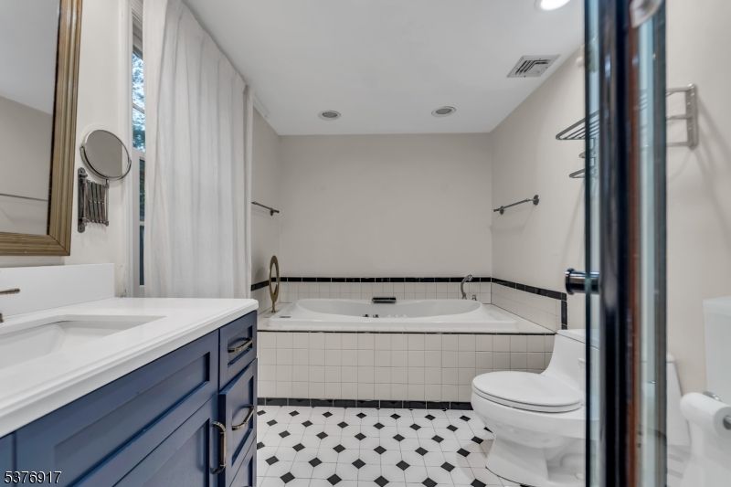Bathroom, Interior, Recessed Lighting
