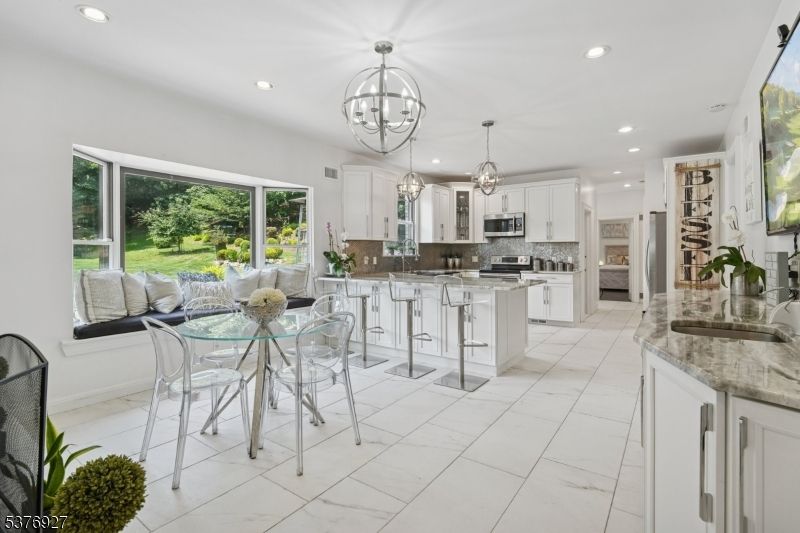 Chandelier, Dining room, Interior, Kitchen, Marble, Pendant Lights, Recessed Lighting, Stainless Steel Appliances