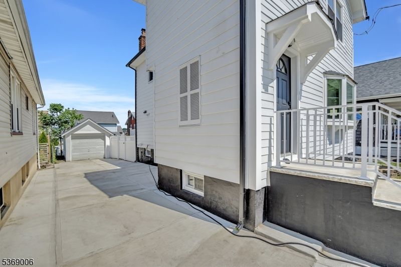 Detached Garage, Exterior