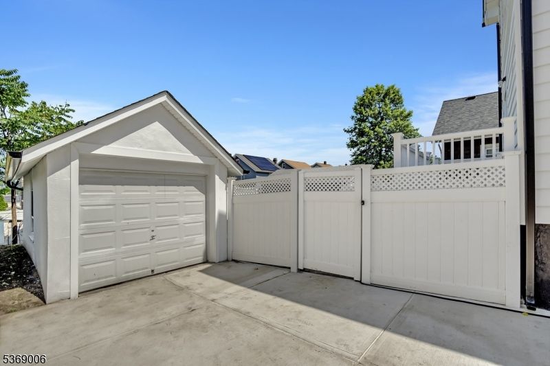 Detached Garage, Exterior