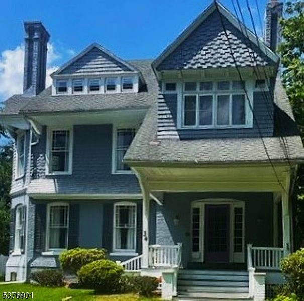 Exterior, Facade, Queen Anne Victorian