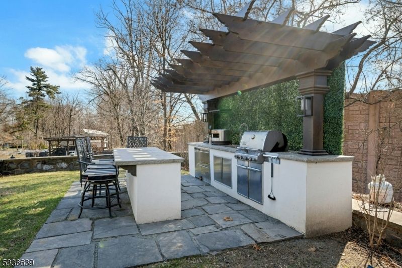 Exterior, Outdoor Kitchen