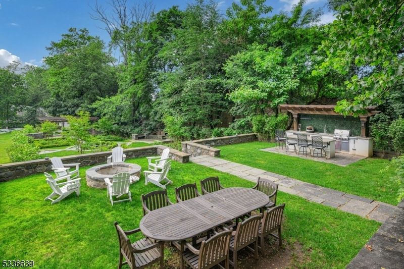 Backyard, Exterior, Outdoor Kitchen