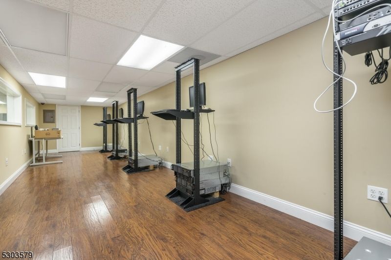 Fitness Equipment, Interior, Recessed Lighting, Wood Texture Flooring