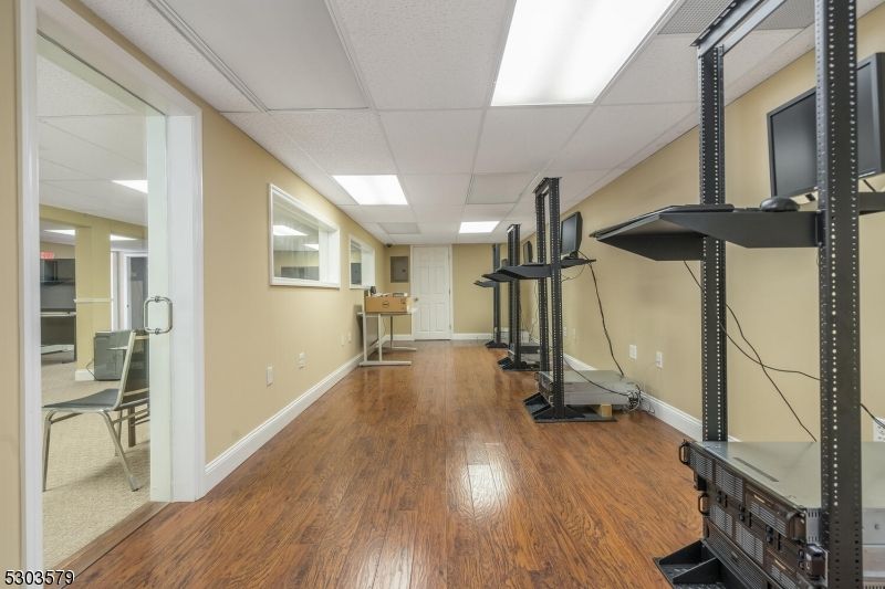Fitness Equipment, Interior, Recessed Lighting, Wood Texture Flooring
