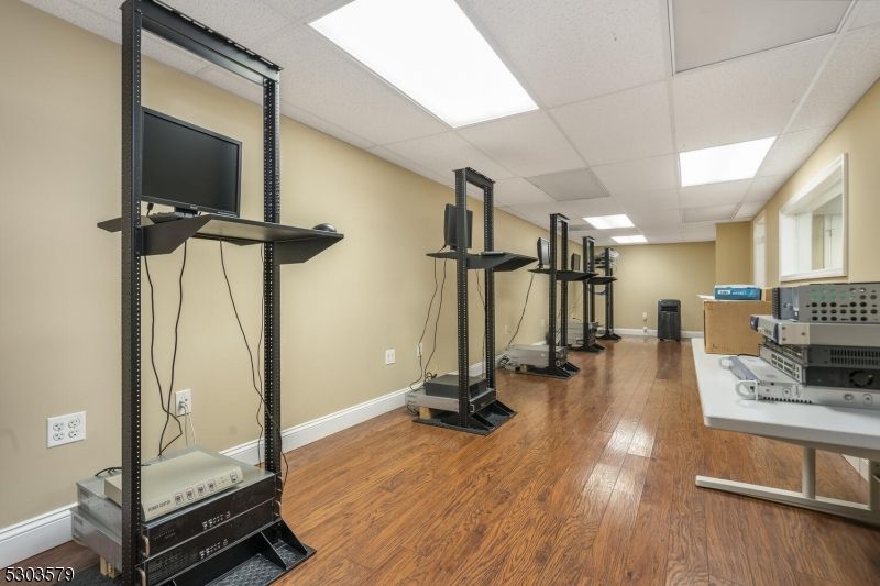 Fitness Equipment, Interior, Recessed Lighting, Wood Texture Flooring