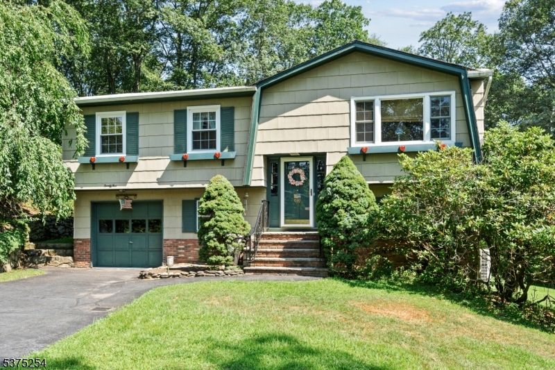 Attached, Exterior, Facade, Raised Ranch