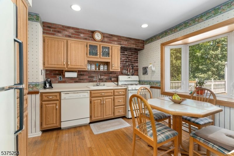 Dining room, Interior, Kitchen, Recessed Lighting, Stone Walls, Wood Texture Flooring