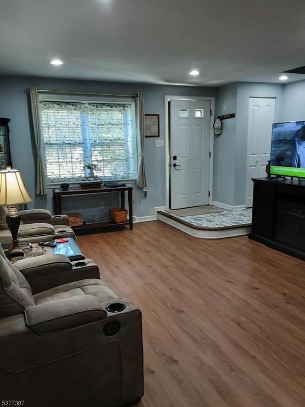 Interior, Living room, Recessed Lighting, Wood Texture Flooring