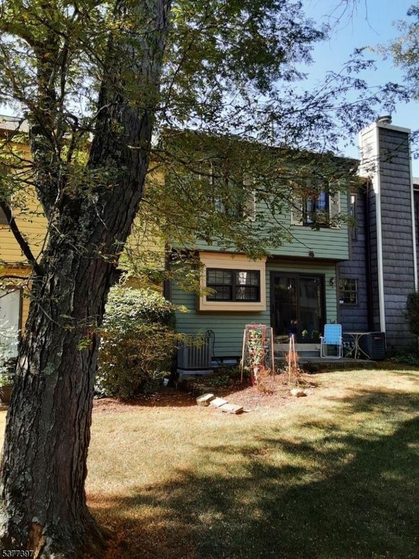 Backyard, Exterior, Facade, Raised Ranch