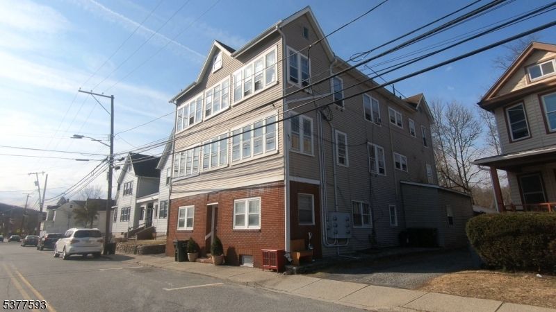 Exterior, Facade, Brick Facade, Rowhouse