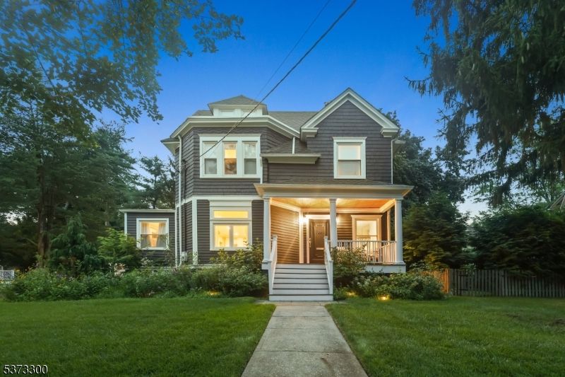 Exterior, Facade, Queen Anne Victorian