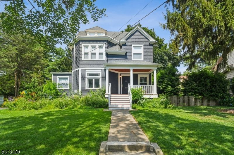 Backyard, Exterior, Facade, Queen Anne Victorian
