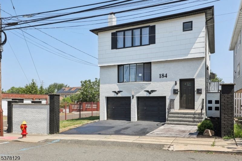 Attached, Exterior, Facade, Raised Ranch