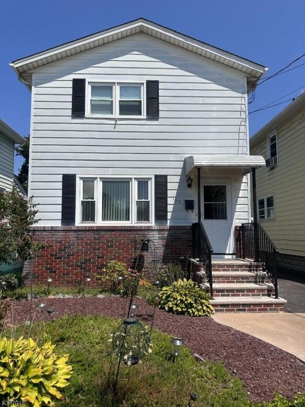Exterior, Facade, American Foursquare