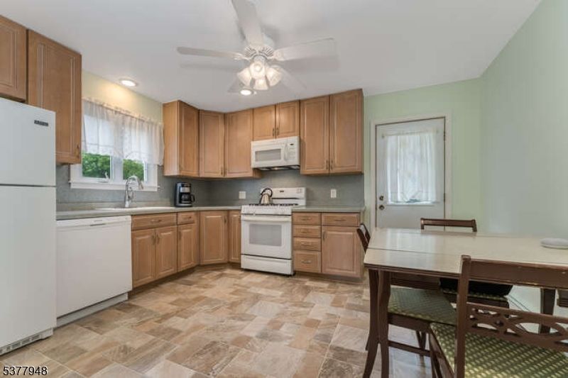 Dining room, Interior, Kitchen, Recessed Lighting
