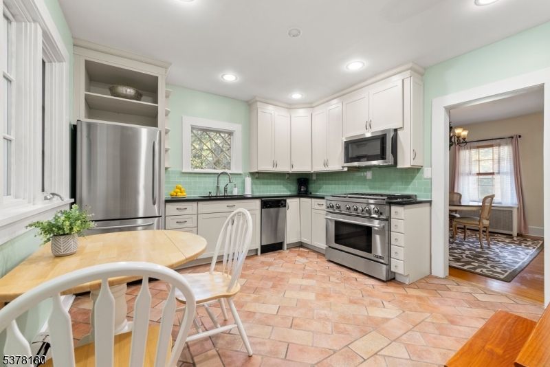 Chandelier, Dining room, Interior, Kitchen, Recessed Lighting, Stainless Steel Appliances