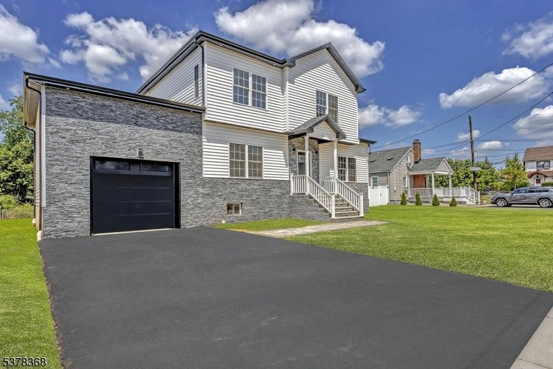Attached, Exterior, Facade, Farmhouse
