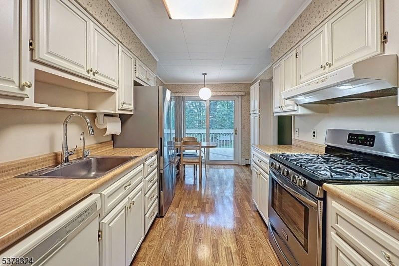 Dining room, Interior, Kitchen, Pendant Lights, Water, Wood Texture Flooring