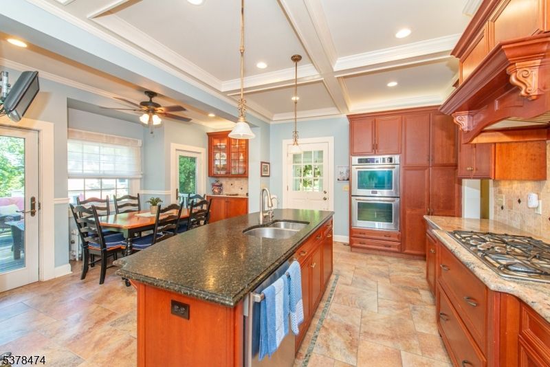 Dining room, Interior, Kitchen, Pendant Lights, Recessed Lighting, Stainless Steel Appliances