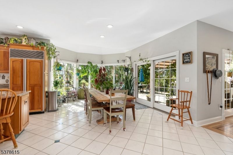Dining room, Interior, Recessed Lighting