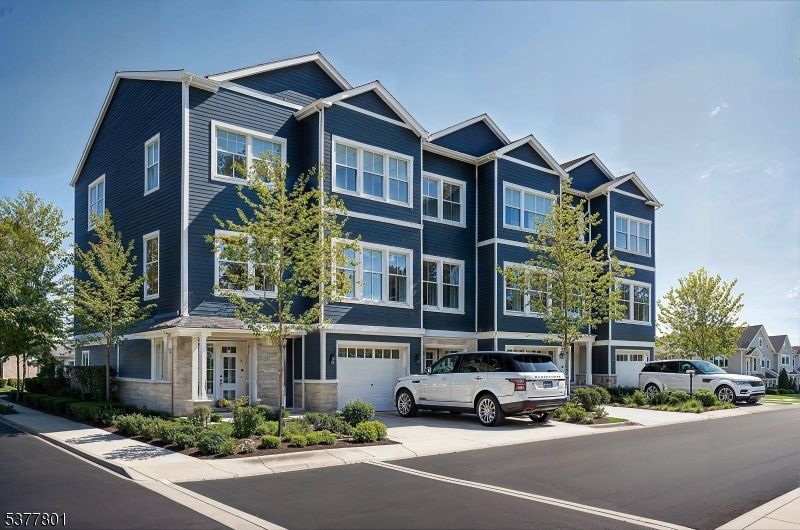 Attached, Exterior, Facade, Rowhouse
