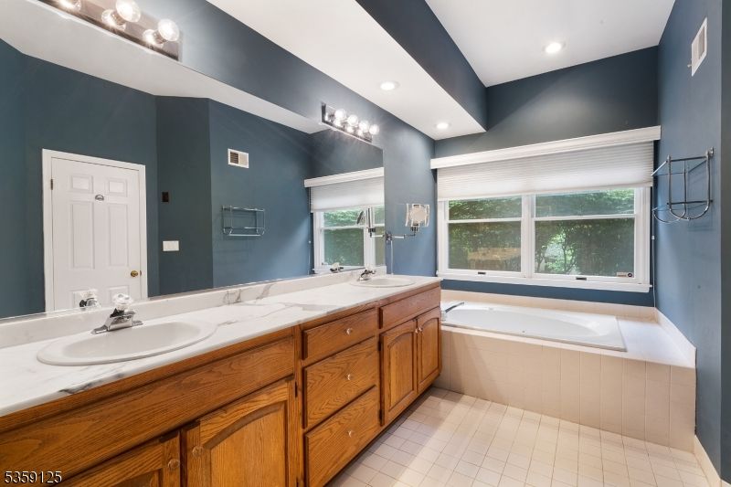 Bathroom, Dual Sink Vanities, Interior, Recessed Lighting