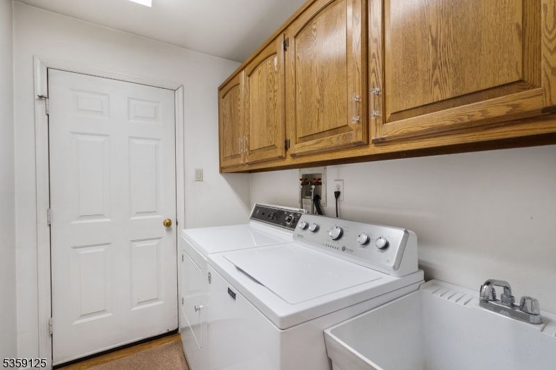 Interior, Washer, Wood Texture Flooring
