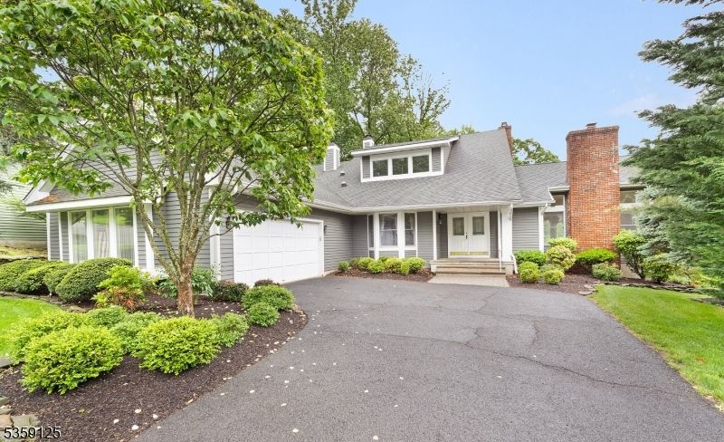 Attached, Exterior, Facade, Cape Cod