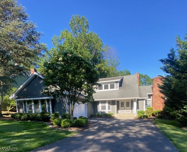 Attached, Exterior, Facade, Split Level